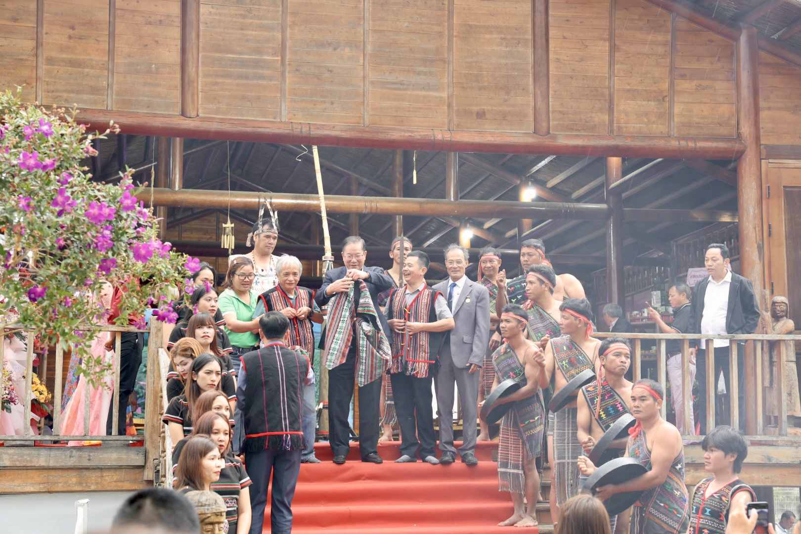 Chương trình được tổ chức ở Điểm Du lịch Làng Chè Tây Nguyên