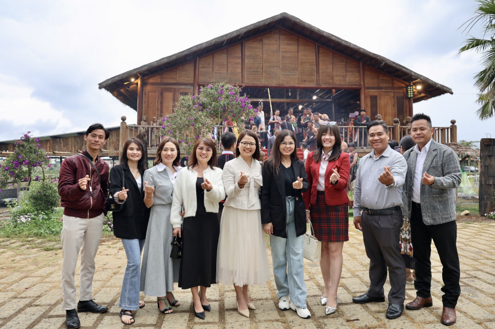 Du khách đến tham dự sớm để có những khung hình đẹp